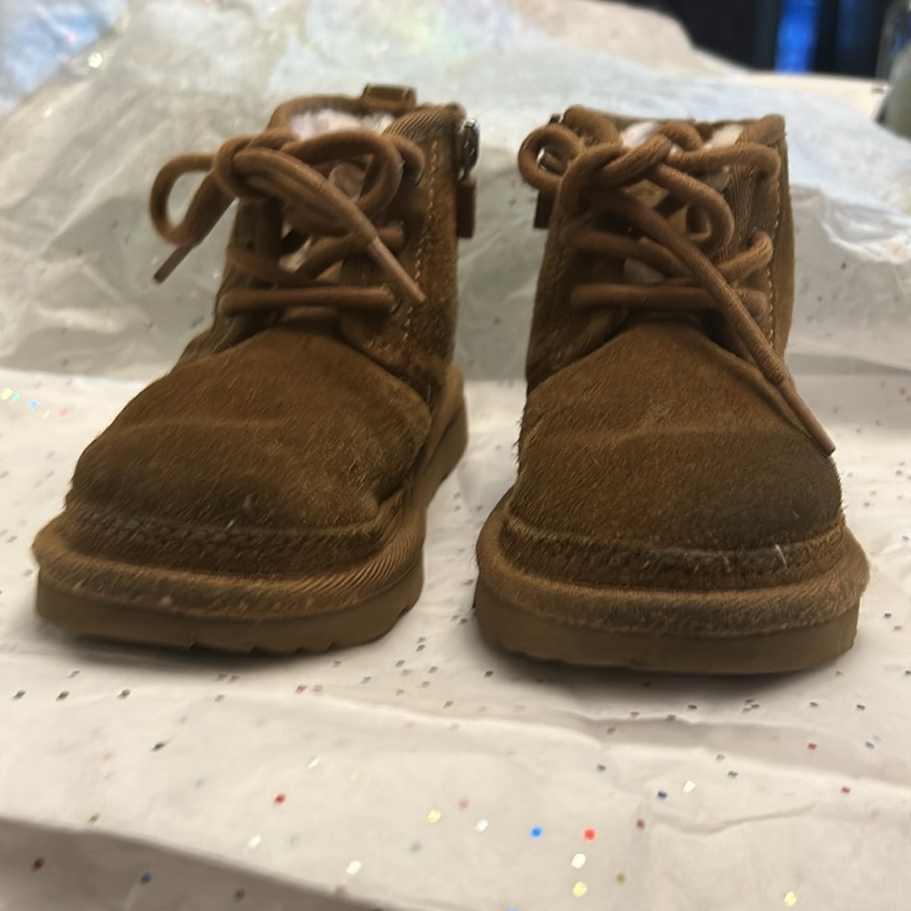 UGGs boot Tan color. Fair condition. Warm size USA 10 toddler.